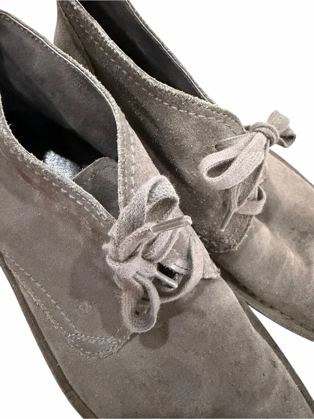 John Varvatos Men’s 11.5 Chukka Boots Taupe Gray Suede Lace‎ Up Tire Tread S5